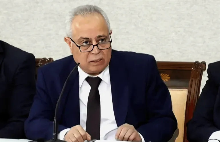 من هو عبدالحميد العواك رئيس مجلس الشعب السوري الجديد؟