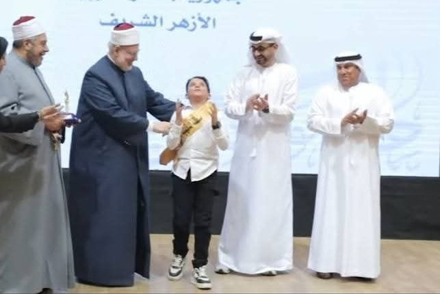 احتفال مؤثر لمحمد الحسانين الفائز بتحدي القراءة العربي 2025 