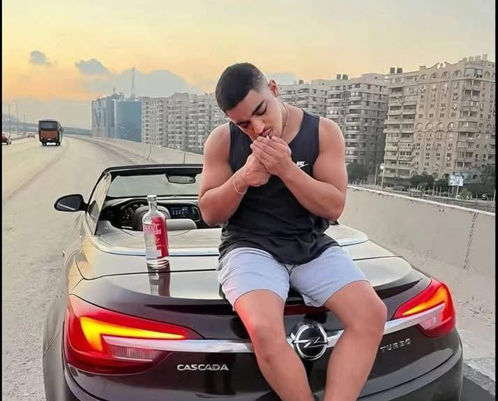  أحمد حريقة يعود للبلطجة ويتعدى على مجموعة طلاب في وضح النهار 