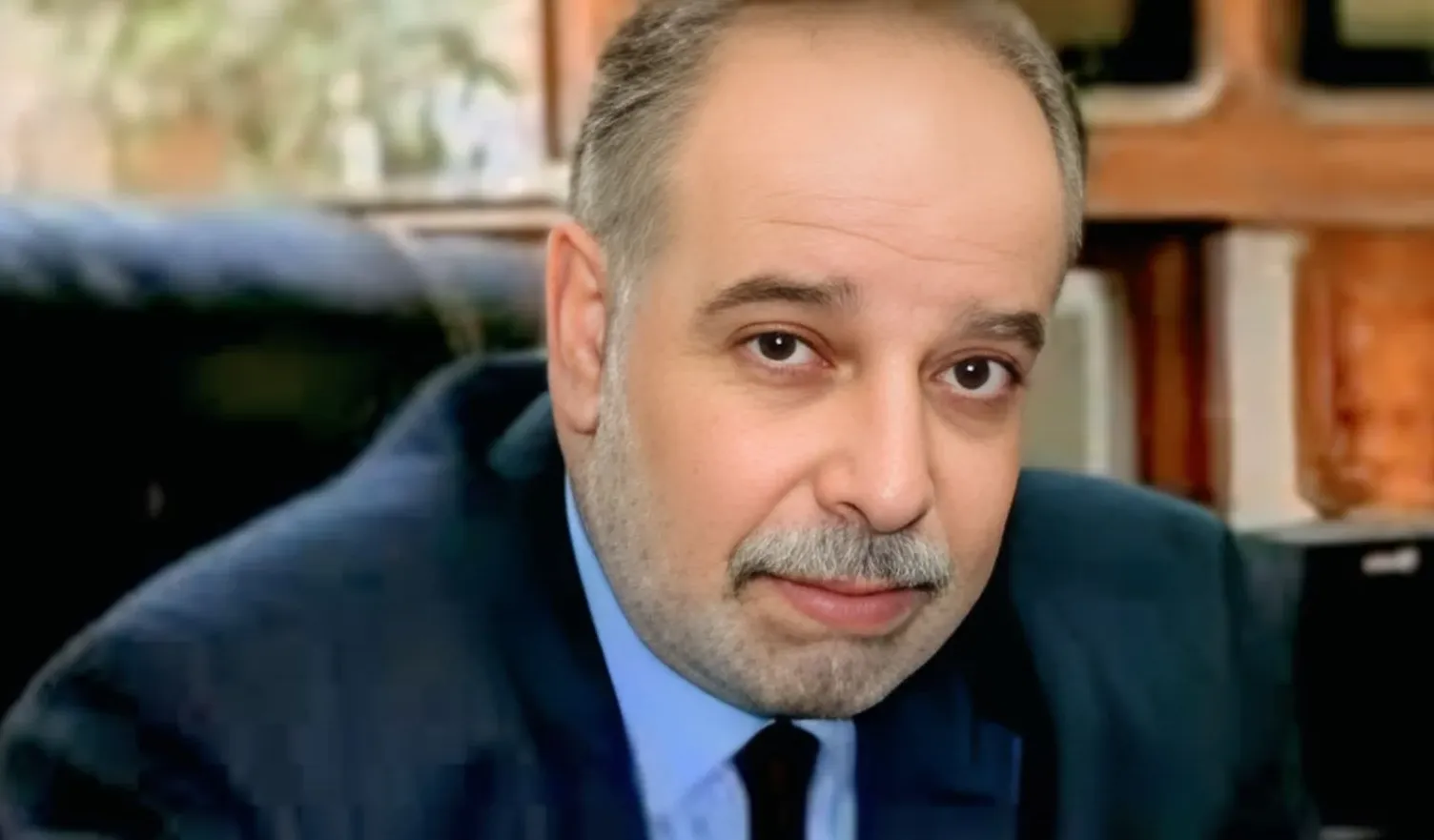 من هو الفنان ياسر صادق رئيس المركز القومي للمسرح السابق؟.. رحيل هادئ بعد صراع مع المرض