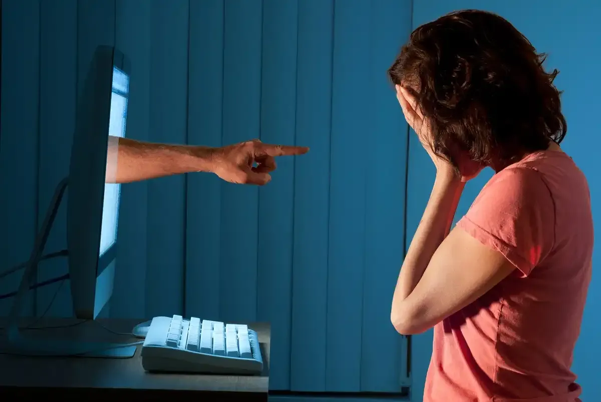 بسبب شريحة محمول.. مهندس يجد نفسه متهما بقضية ابتزاز