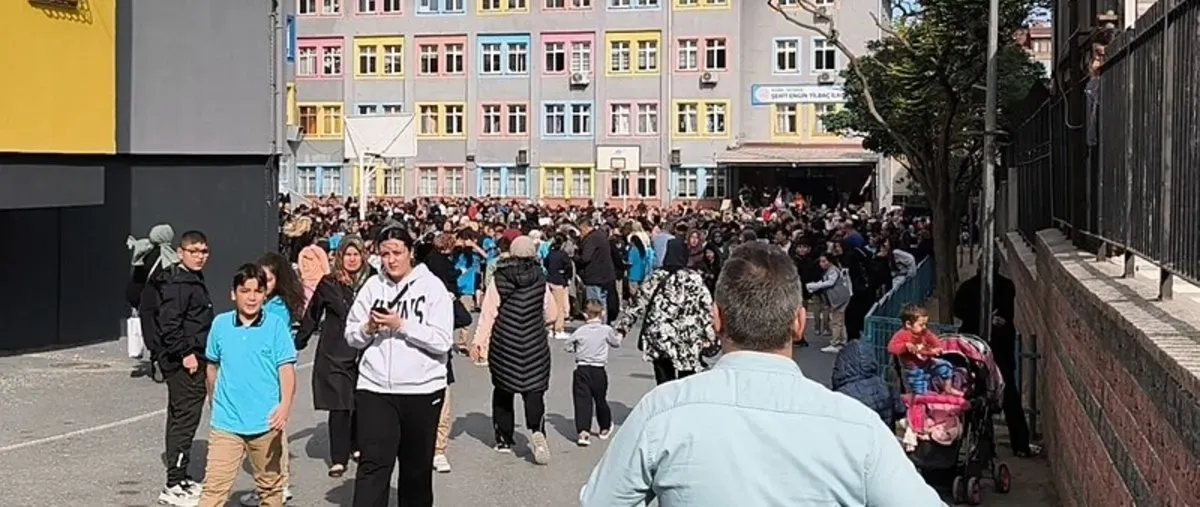 فيديو يوثق لحظة مروعة لفرار السكان أثناء زلزال تركيا اليوم