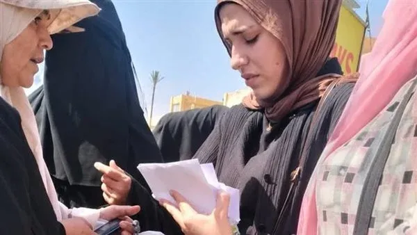 تقصير من الكنترول.. خروج طالبة من لجنة الثانوية العامة بالشرقية بعد عدم إدراج اسمها بالكشوف