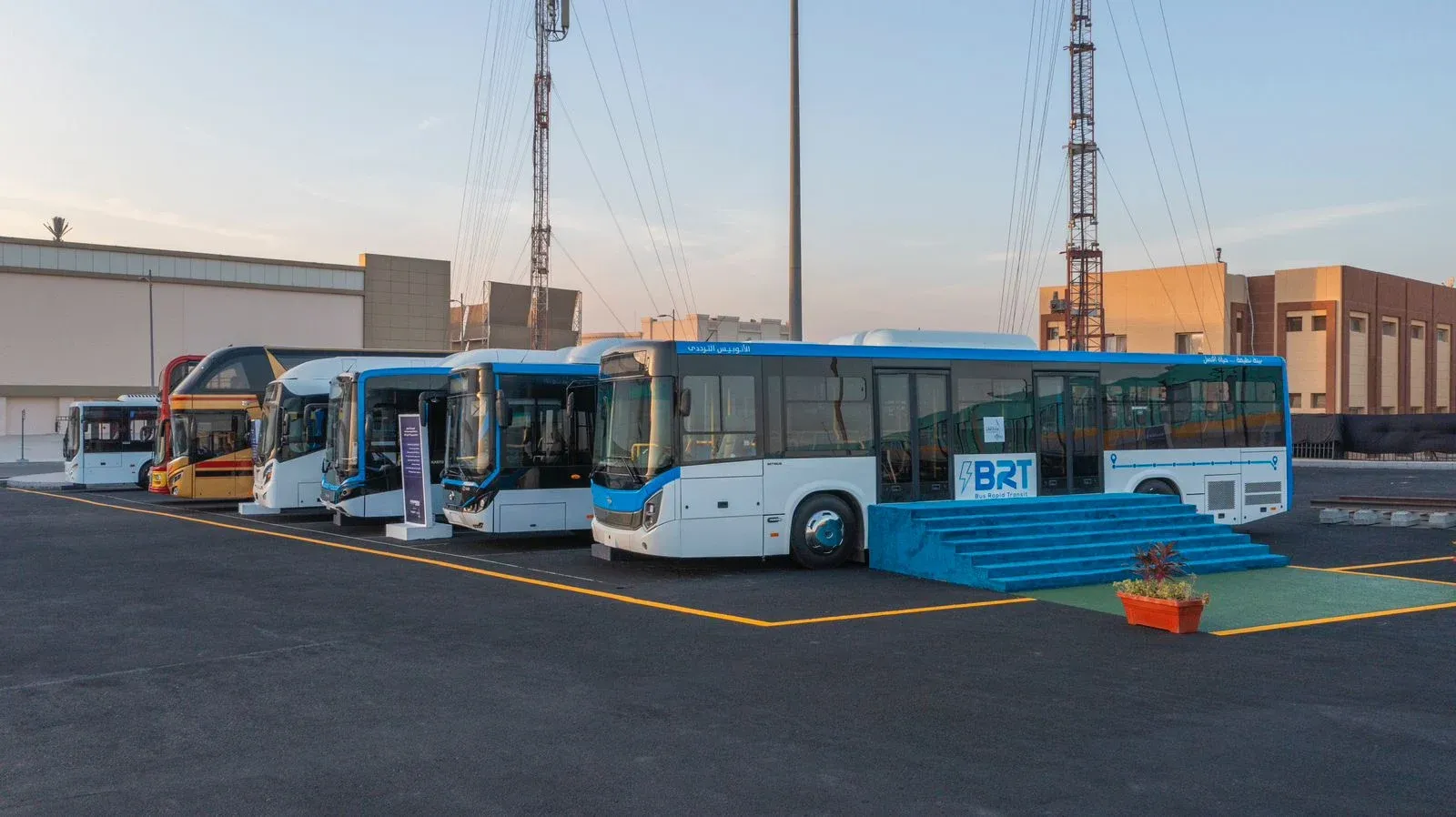 هل يوجد محطة للأتوبيس الترددي في ميدان الرماية؟
