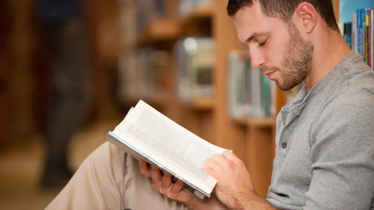 القراءة هي زاد الفكر والشعور والخيال يستطيع الإنسان بها أن يجمع الحيوات في عمر واحد. صواب خطأ