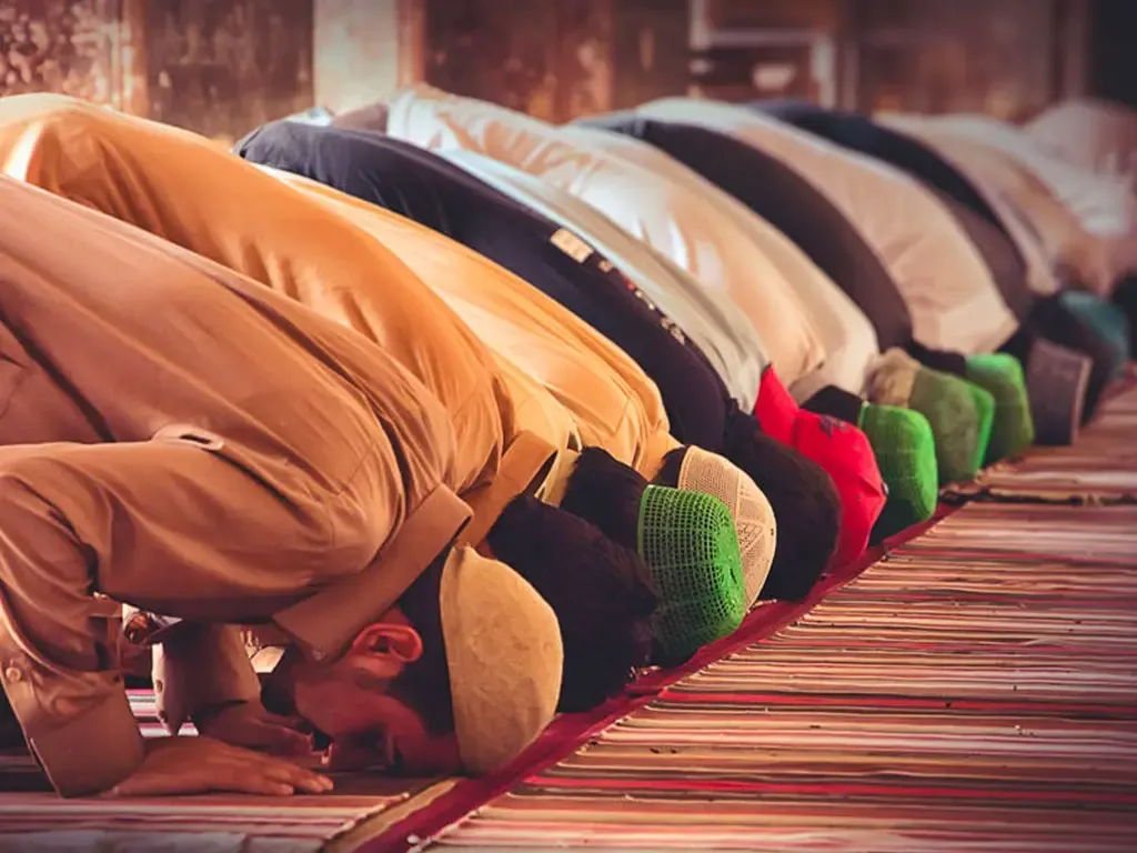 في عهد الدولة السعودية تم توحيد صلاة الجماعة في المسجد الحرام خلف أربعة أئمة صواب خطأ