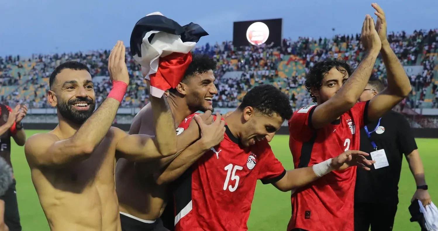 رقص محمد صلاح مع لاعبي المنتخب في أوضة اللبس (فيديو)