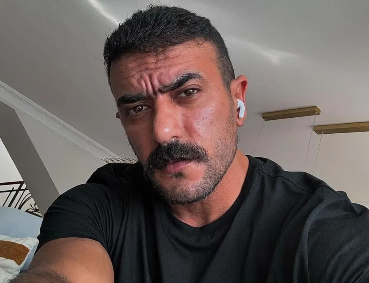 إصابة والد أحمد العوضي بوعكة صحية ونقله للمستشفى