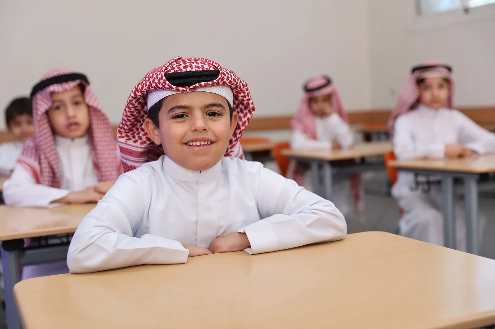 توسعت الدولة العباسية ناحية الشرق ففتحت عددا من المدن قندهار كشمير مرو
