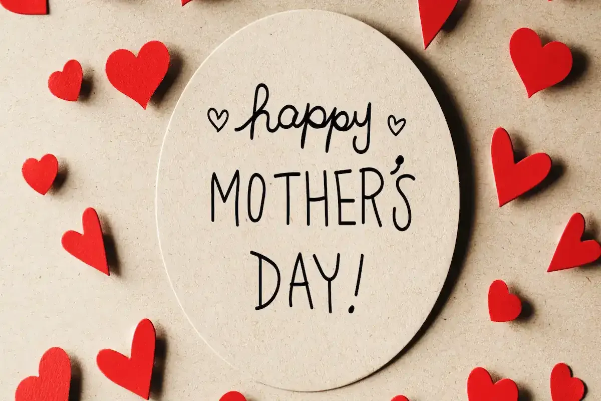 تهنئة بمناسبة عيد الأم.. معايدات بأجمل الكلمات للتعبير عن حبك
