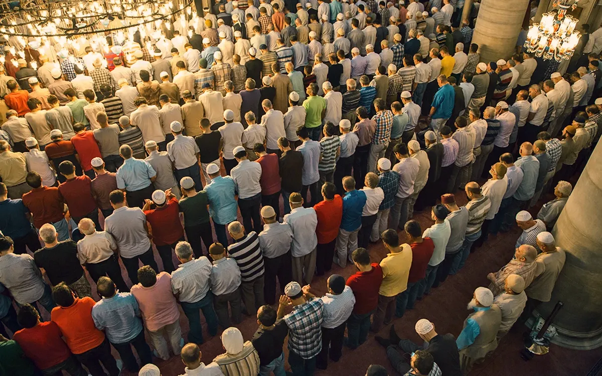 ضرب إمام مسجد بالدقهلية لإجباره على ترك الإمامة لآخر (فيديو)