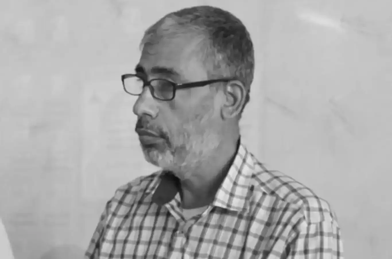  من هو زكريا السنوار؟.. مؤرخ فلسطيني وثق الذاكرة الوطنية واغتالته الغارات 