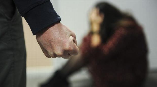  استغاثة مصرية من زوجها السعودي بعد الاعتداء عليها وطردها: لم يرحم ضعفي ولا غربتي 
