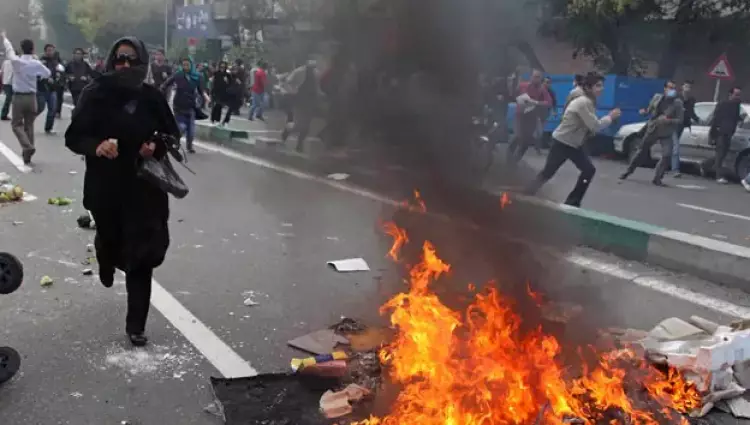 اشتبكات وأعمال عنف خلال تظاهرات إيران 2017-2018