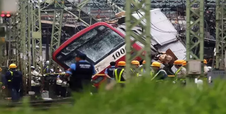  31 مصابا وقتيل في حادث تصادم قطار باليابان (فيديو) 