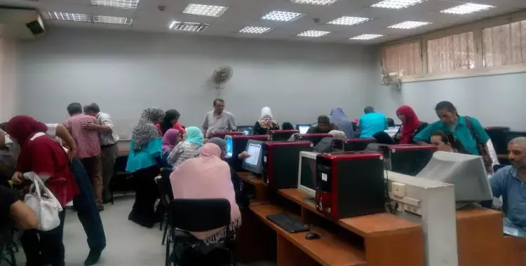  650 طالبا سجلوا رغباتهم في المرحلة الثانية بمعامل كلية الآداب جامعة عين شمس 