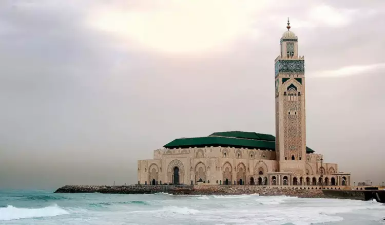 مسجد الحسن الثاني ببالدار البيضاء 