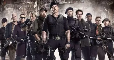 سفر عبر الزمن و«المرتزقة» يعودون في أفلام سهرة الثلاثاء