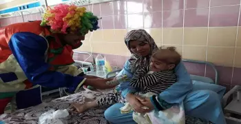 مركز أورام جامعة المنصورة يقدم أطباق الفرحة للمرضى في شم النسيم