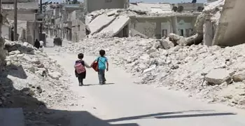 فريق «القبعات البيضاء».. آثروا البقاء وساهموا في إنقاذ آلاف السوريين (فيديو)