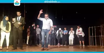 أمين شرطة يضبط أشخاص بدون تهمة على مسرح آداب القاهرة (صور)