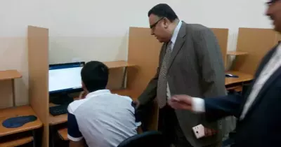نائب رئيس جامعة الإسكندرية يتفقد لجان الامتحانات الإلكترونية للمكفوفين