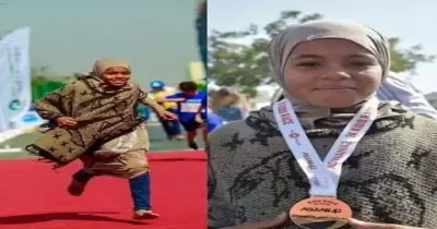 قصة الطفلة مروة بائعة المناديل تركض حافية القدمين نحو حلمها (صور)