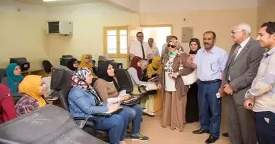 نائب رئيس جامعة المنصورة يتفقد التدريب الصيفي لطلاب الكليات
