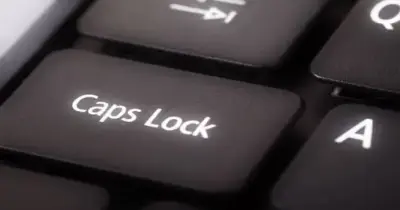 يستخدم مفتاح Caps Lock لكتابة الحروف الكبيرة في اللغة الإنجليزية صواب أم خطأ؟