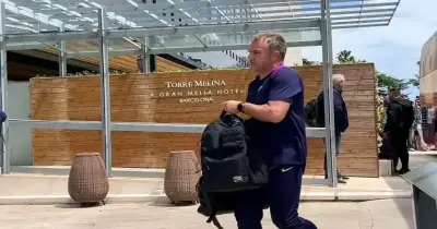 هل يغيب هانزي فليك عن مباراة ريال مدريد وبرشلونة بعد موت والده؟