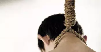 أب يشنق ابنه حتى الموت.. والسبب سرقة «مفك كهرباء»