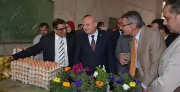 رئيس جامعة الزقازيق يفتتح مهرجان التسوق الخيري