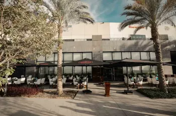 مطعم سزلر يواجه مشكلة جديدة بعد الاعتذار عن واقعة الصلاة بفرع مول العرب
