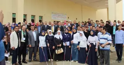 رئيس جامعة بني سويف يقود مسيرة «العصا البيضاء» بمناسبة اليوم العالمي للمكفوفين