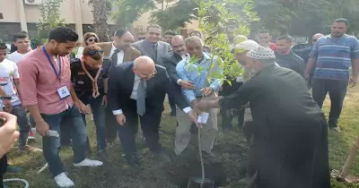 رئيس جامعة الزقازيق يشارك في مبادرة «من أجل مصر» لتشجير الحرم الجامعي