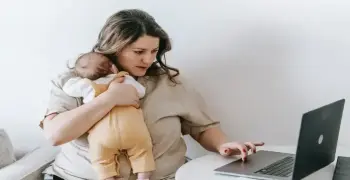 وزير العمل يمنع تشغيل النساء بالمهن الخطرة ويقرر البديل المالي والأجور