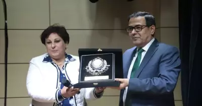 كلية اللغة والإعلام بالأكاديمية العربية تكرم الإعلامي خيري رمضان