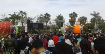 منعا للتحرش.. فصل الشباب عن البنات بحفل جامعة حلوان والطلاب يرقصون على مافيا