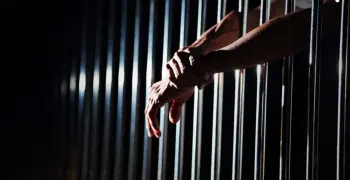 لخلافات مالية مع أسرتهما.. حبس سائق بتهمة خطف طفلين من أمام منزلهم بالمنوفية