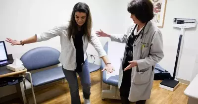 «التصلب المتعدد».. دون مقدمات يأتيك الشلل المفاجئ