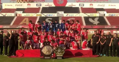 الأهلي يتسلم درع الدوري السبت