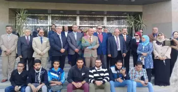 على استحياء.. جامعة حلوان تنظم وقفة تضامنية مع القدس