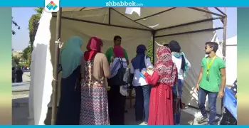 فريق «حكاية» ينظم حملات توعية لطلاب جامعة حلوان (صور)