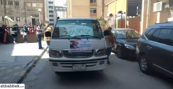 جامعة الإسكندرية توفر أتوبيسات لنقل الطلاب والموظفين للجان الانتخابات الرئاسية (صور)