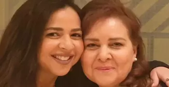 صور إيمي سمير غانم بالحجاب في العمرة لقضاء دين والديها