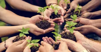 تعبير عن العمل التطوعي بعناصره كاملة