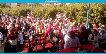صور| نجم آراب أيدول يحيي حفل استقبال طالبات كلية البنات بعين شمس