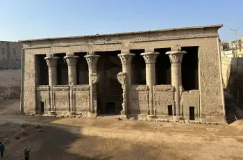 مباني وخرسانات.. تشويه معبد كلابشة الأثري بأسوان
