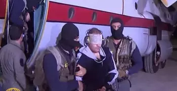 شاهد.. سر وضع قوات الأمن سماعات أذن للإرهابي هشام عشماوي