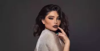 بالصور.. عارضة أزياء تتهم مطرب شهير باختطافها والاعتداء عليها وتعرض الآثار الجسدية